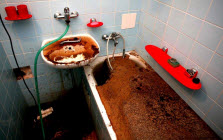 Засор трубы канализации в ванной